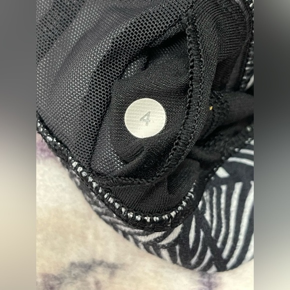 Lululemon Straight Up Sports Bra Banana Leaf White Black Size 4 - Picture 7 of 7